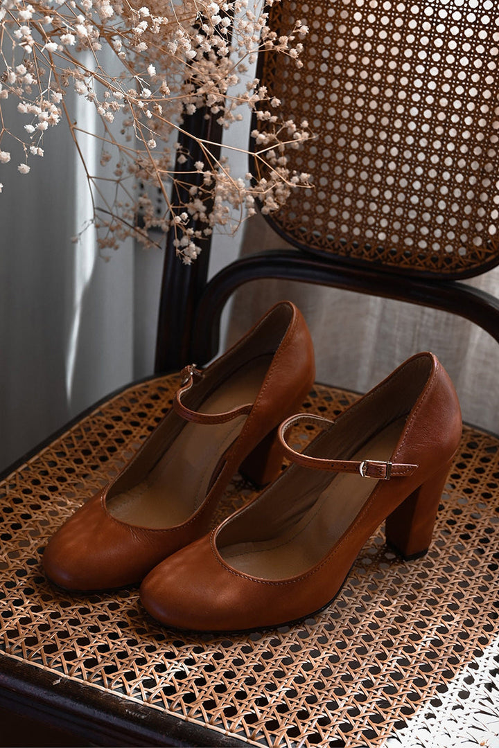 SMALL-HEEL STRAP SANDALS | EVERYDAY COMFORT WITH A TOUCH OF ELEGANCE