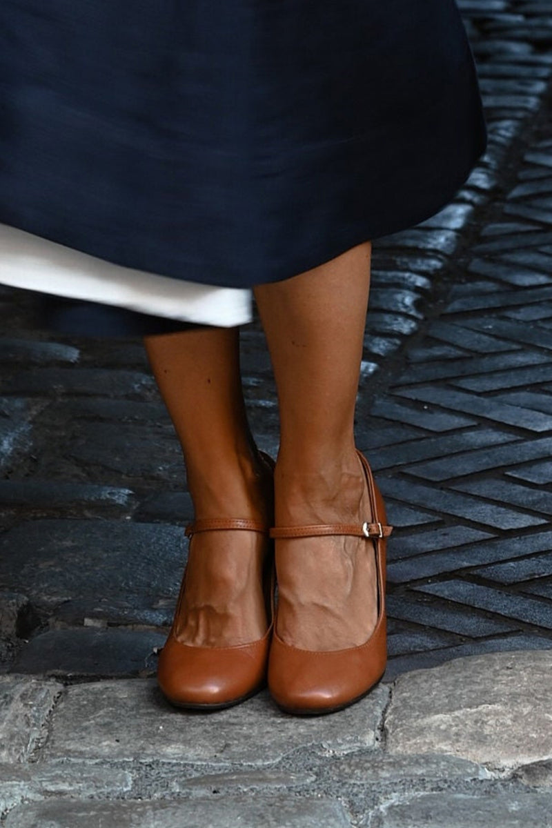 SMALL-HEEL STRAP SANDALS | EVERYDAY COMFORT WITH A TOUCH OF ELEGANCE